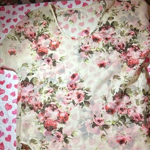 Live4 Truth Oversized Top Off White W/Roses